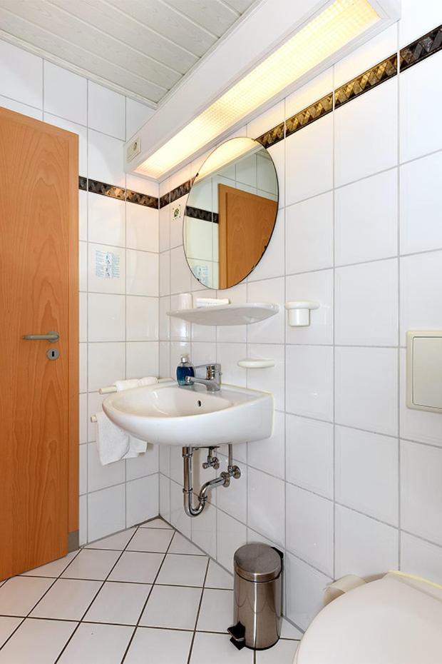 Hotel Garni Poggenstool Нойхарлингерзиль Экстерьер фото